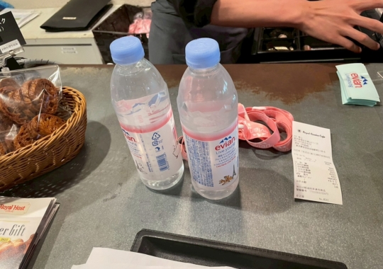 ノベルティ付き限定ボトルも販売